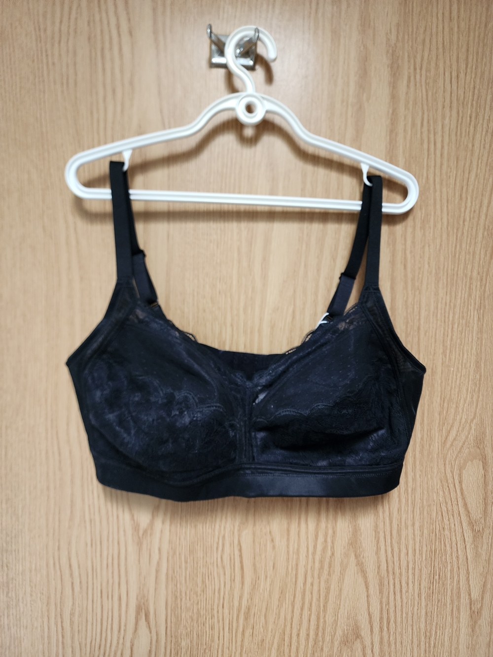 Wireless Black Lace Comfort Bra for Everyday Support
